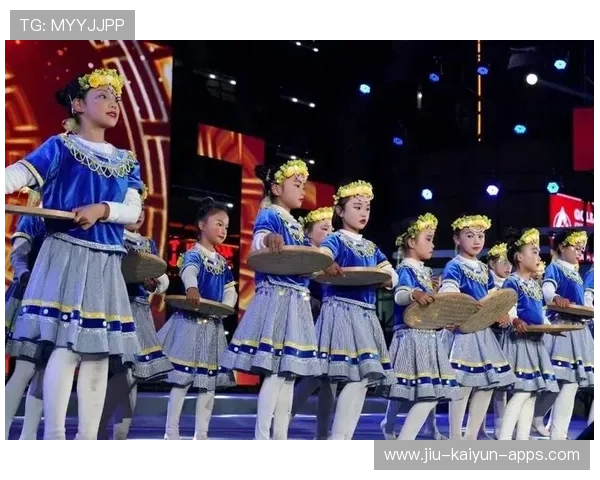 庆典现场：歌舞欢腾，共庆70年辉煌，庆祝70周年表演舞蹈